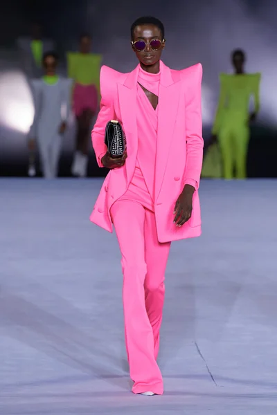 Look 3